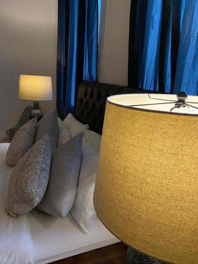 Queen Street Boutique Suites EDI Kültér fotó A lampshade