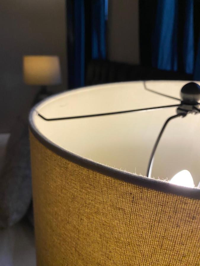 Queen Street Boutique Suites EDI Kültér fotó A lampshade