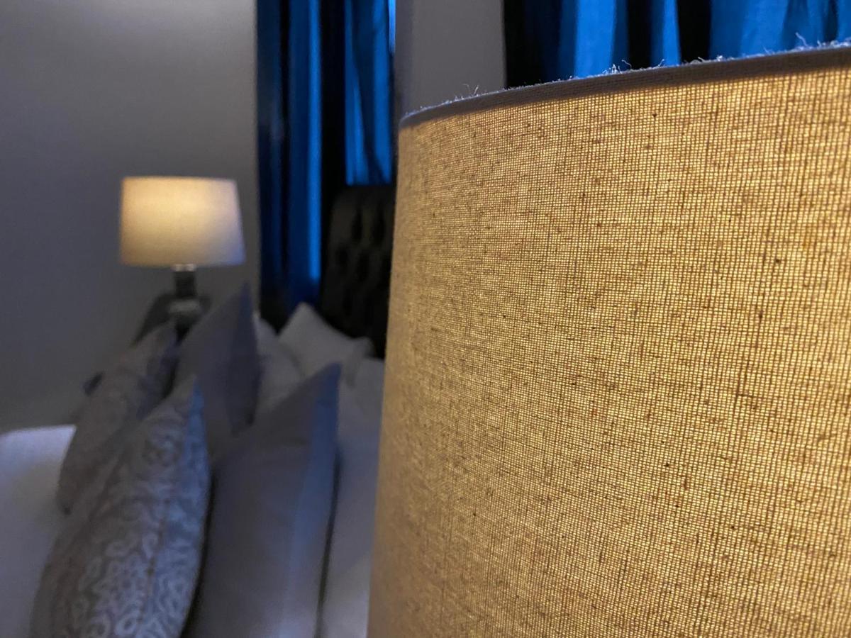 Queen Street Boutique Suites EDI Kültér fotó A lampshade